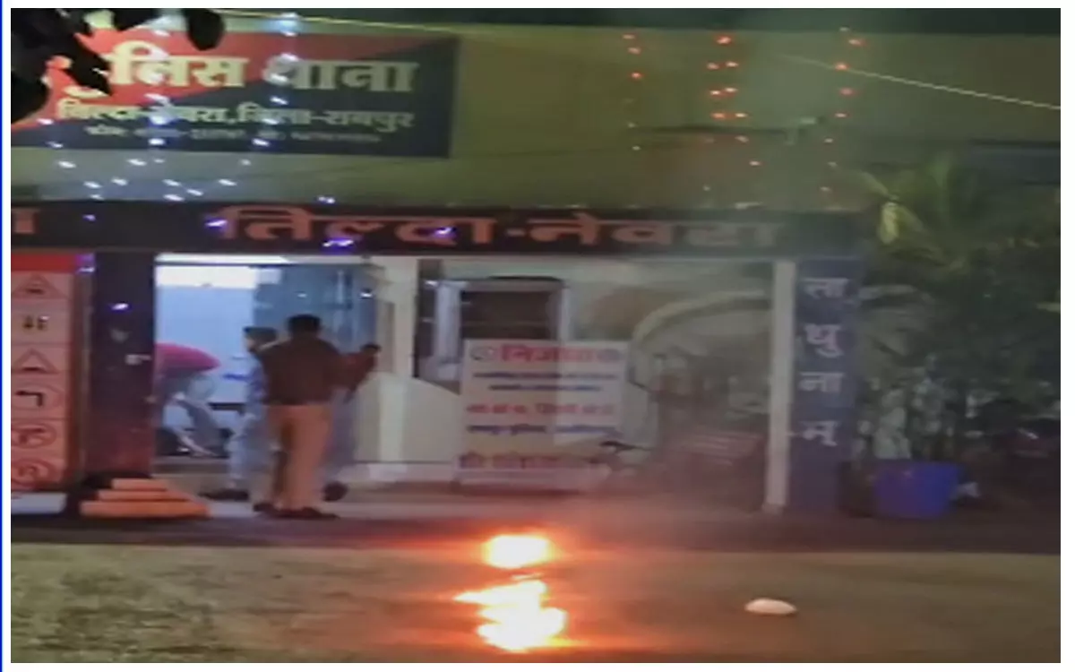 Raipur News: थाने के बाहर महिला ने बच्ची के साथ लगाई आग, पुलिसकर्मियों में हड़कंप…