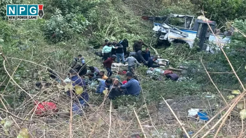 Bhimtal Bus Accident: दर्दनाक हादसा, खाई में गिरी 27 लोगों को लेकर जा रही बस, 3 की मौत, कई घायल