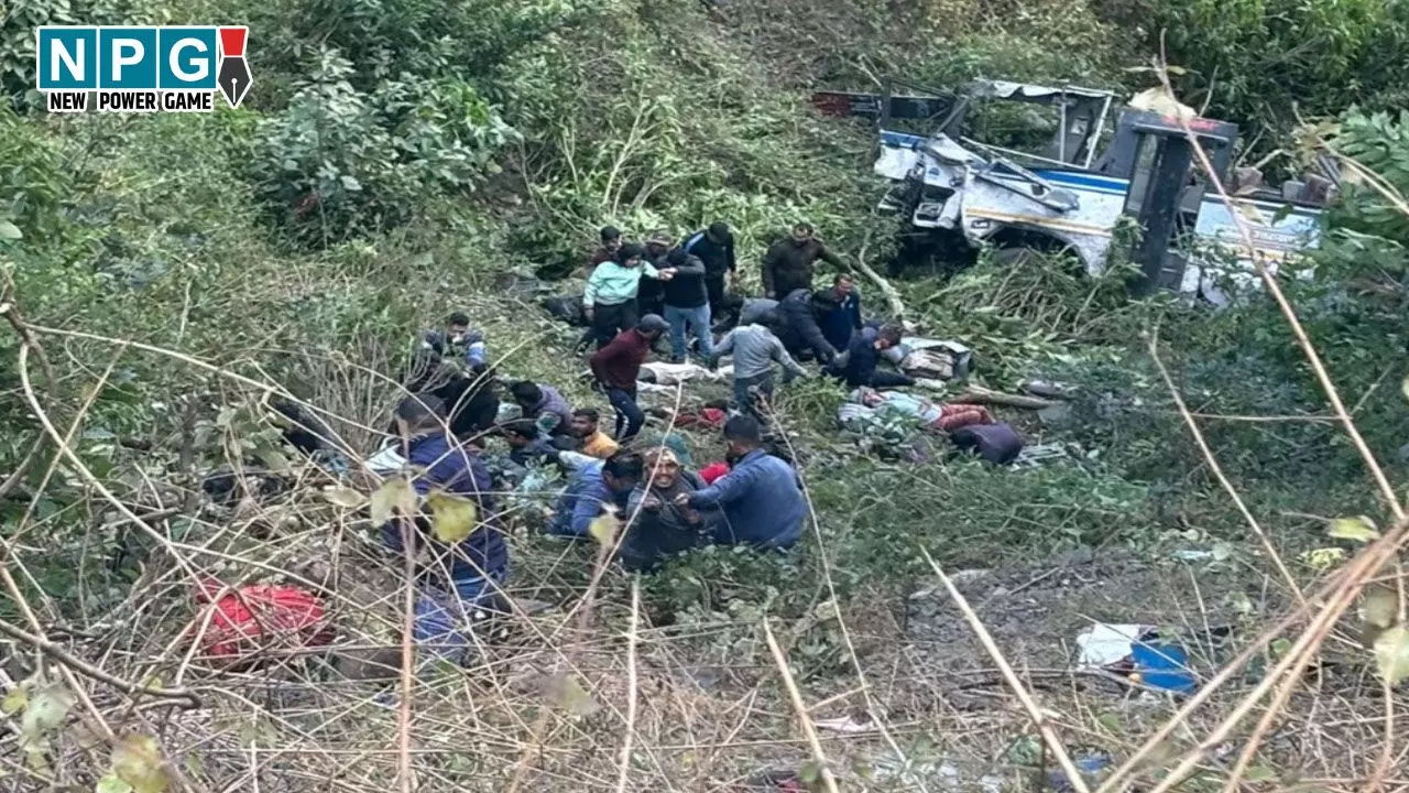 Bhimtal Bus Accident: दर्दनाक हादसा, खाई में गिरी 27 लोगों को लेकर जा रही बस, 3 की मौत, कई घायल
