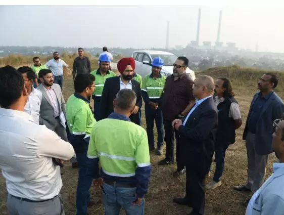 कलेक्टर के न पहुंचने से सुप्रीम कोर्ट की हाई पावर कमेटी भड़की, मनाने के लिए कलेक्टर को जाना पड़ा गेस्ट हाउस