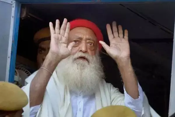 Asaram Bapu: आसाराम बापू को मिली जमानत, 31 मार्च तक रहेंगे जेल से बाहर, लेकिन नहीं मिल पाएंगे अपने अनुयायियों से…