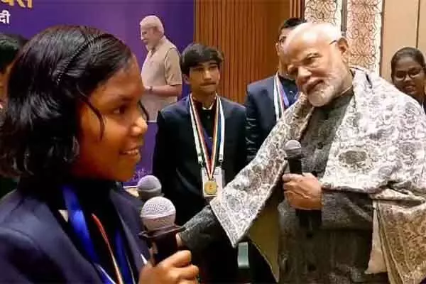 Hembati Nag: बस्तर की बेटी हेमबती नाग की पीएम मोदी ने थपथपाई पीठ, सीएम विष्णुदेव ने दी बधाई