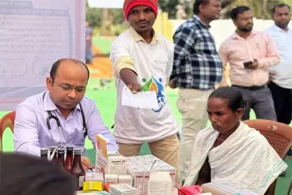 Chhattisgarh News: नक्सलियों के गढ़ में लोकतंत्र की जीत: सरकार और सामूहिक प्रयास संघर्ष का प्रतिफल, 19 वर्ष बाद पोटाली में बहाल हुई स्वास्थ्य सुविधा