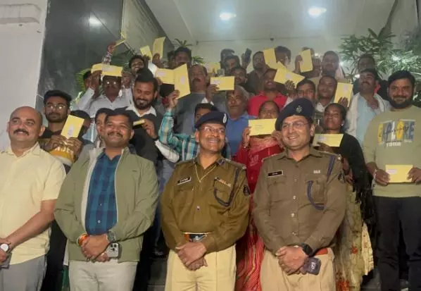 Raipur News: थैंक्यू SSP सर…गुम मोबाइल पाकर मालिकों के चेहरे खिले…पुलिस ने 60 लाख कीमत के 300 नग मोबाइल ढूंढ निकाले…
