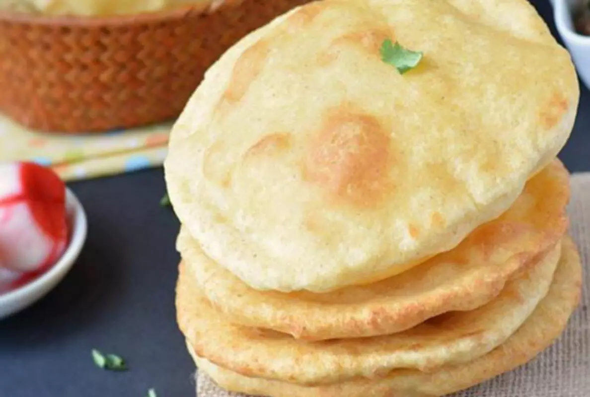 Aloo Bhatoore Recipe: घर में भटूरे बनाने पर हो जाते हैं कड़े? तो छोले के साथ बनाइए आलू के भटूरे, रहेंगे सुपर साॅफ्ट, तेल भी नहीं सोखेंगे