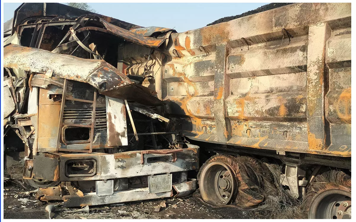 Chhattisgarh News: जिंदा जले ड्राइवर और हेल्पर, पेट्रोल-डीजल से भरा टैंकर हाइवा से टकराया, लगी भीषण आग….