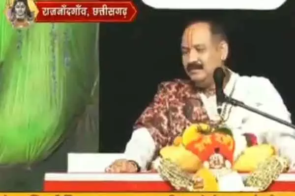 Chhattisgarh News: पं. प्रदीप मिश्रा के इस बयान पर छत्तीसगढ़ में सियासी घमासान: कांग्रेस ने वीडियो पोस्ट कर सरकार से पूछा…