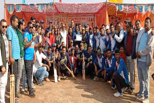Raipur News: नवा रायपुर प्रीमियर लीग का फाइनल: वन विभाग की टीम बनी विजेता, जीएसटी विभाग को दी मात