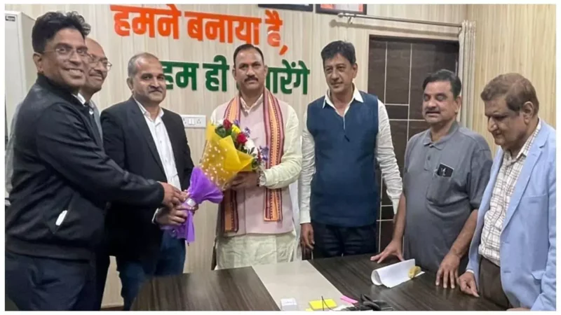 Chhattisgarh Hospital News: अस्पतालों की समस्याओं का जल्द समाधान, IMA अध्यक्ष डॉ0 सोलंकी के नेतृत्व में स्वास्थ्य मंत्री से मिले एसोसियेशन के पदाधिकारी…