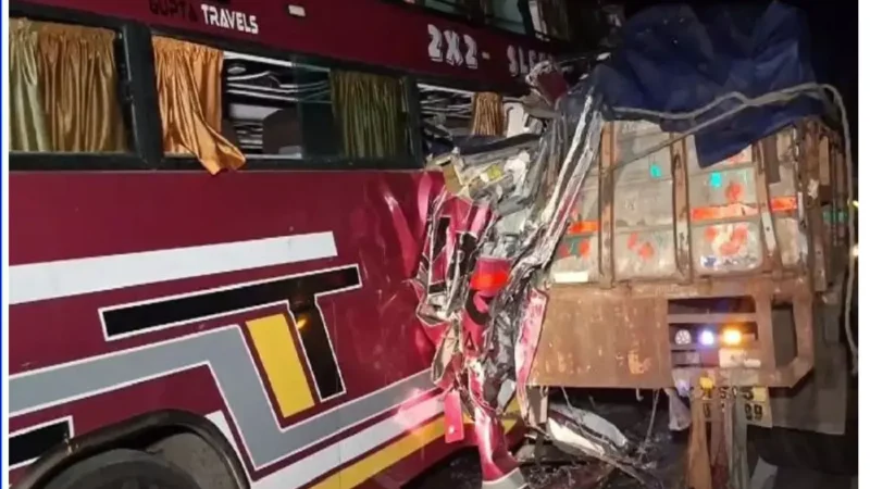 CG Accident News: यात्रियों से भरी बस टकराई, चार की मौत, कई घायल…
