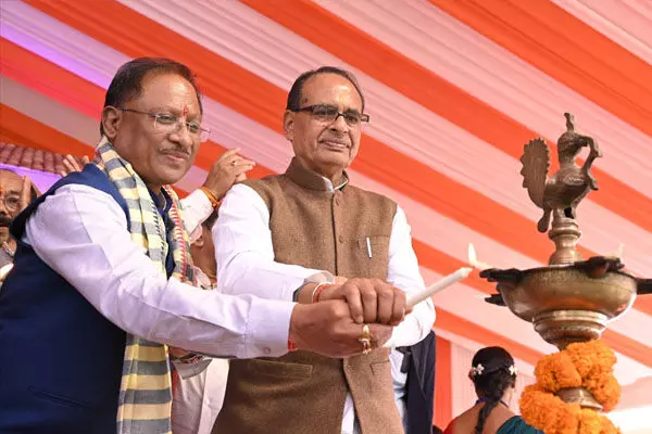 Chhattisgarh News: CG बनेंगे 3 लाख से ज्यादा नए आवास: केंद्रीय मंत्री चौहान ने की घोषणा, सीएम बोले- लाखों गरीबों के चेहरों पर संतोष और खुशी का भाव