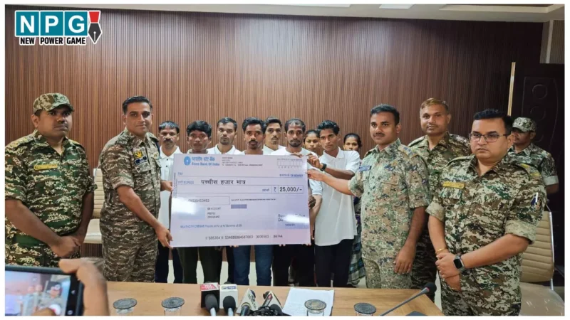 Sukma Naxalite Surrender: दो महिला नक्सली समेत नौ नक्सलियों ने किया सरेंडर, सभी पर 42 लाख का ईनाम था घोषित