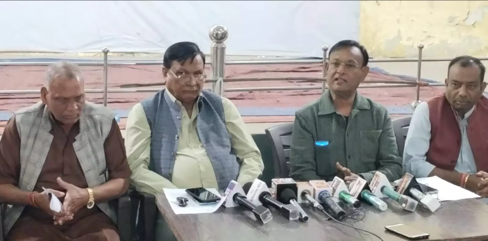 त्रि स्तरीय पंचायत चुनाव: ओबीसी आरक्षण को लेकर गरमाने लगी राजनीति, कांग्रेस ने बनाया मुद्दा और राज्य सरकार को घेरा