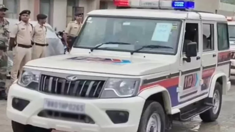 Bihar Police Suspend: गश्ती के दौरान आराम करना पड़ा महंगा, वीडियो सोशल मीडिया पर वायरल, 4 पुलिसकर्मी सस्पेंड…