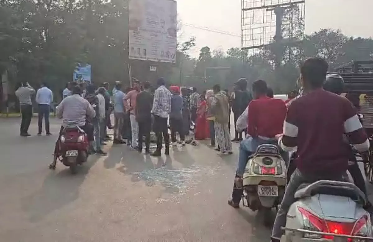 Raipur News: तेज रफ़्तार कार ने ई-रिक्शा को मारी टक्कर, अनियंत्रित होकर पैदल चल रही महिला पर पलटी, आंगनबाड़ी सहायिका की मौत