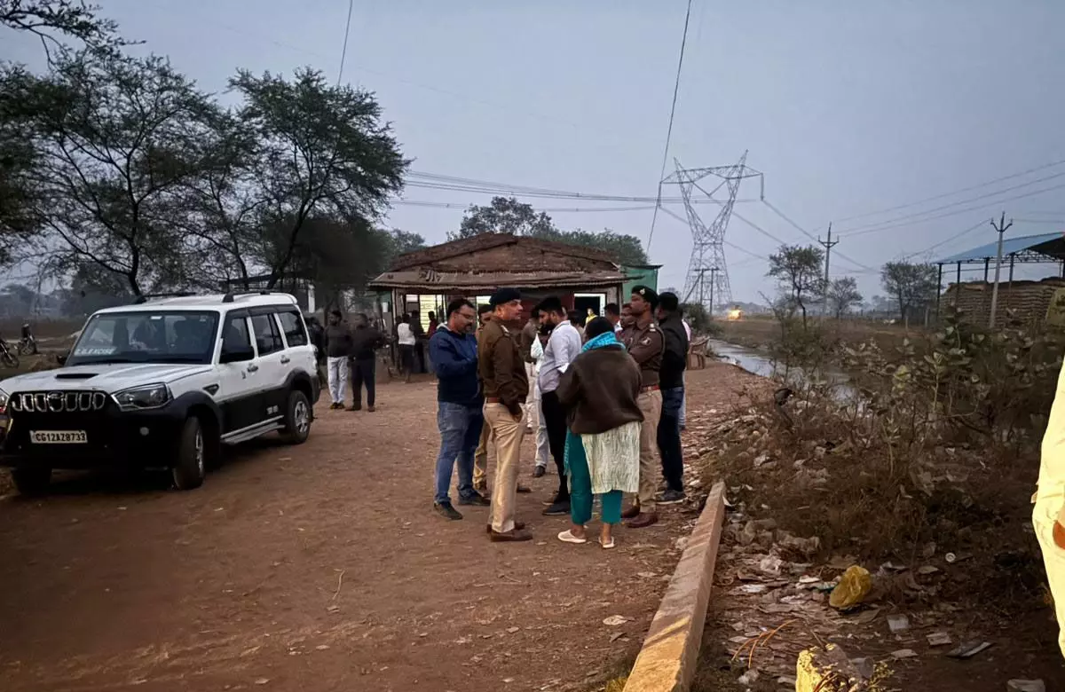 Chhattisgarh News: शराब भट्टी में लूट, कैश वैन के गार्ड को गोली मारकर 50 लाख लूट ले गये बदमाश…