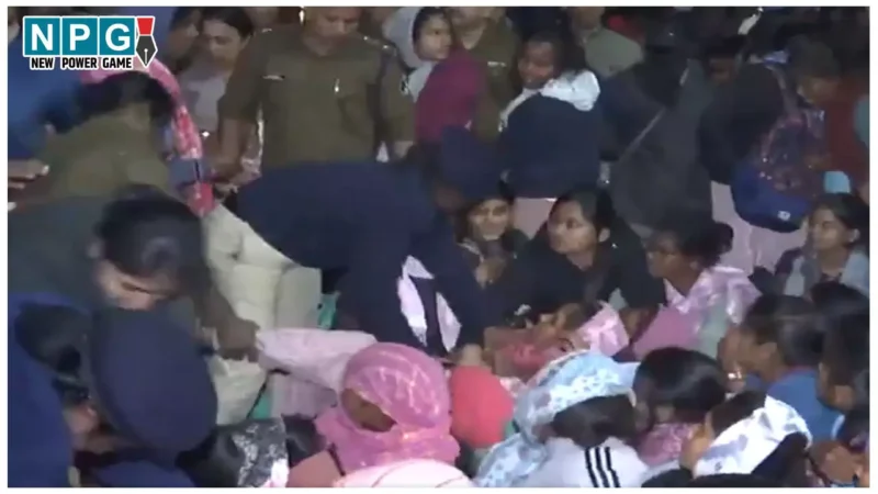 Chhattisgarh B.Ed Teachers Protest: रायपुर में बर्खास्त शिक्षकों ने किया चक्का जाम, देर रात पुलिस ने जबरन हटाया, कई टीचर हिरासत में