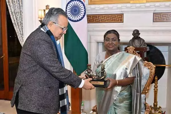 CG News: स्पीकर डॉ. रमन सिंह ने की राष्ट्रपति से मुलाकात: अप्रैल के पहले सप्ताह में छत्तीसगढ़ आएंगी राष्ट्रपति मुर्मू