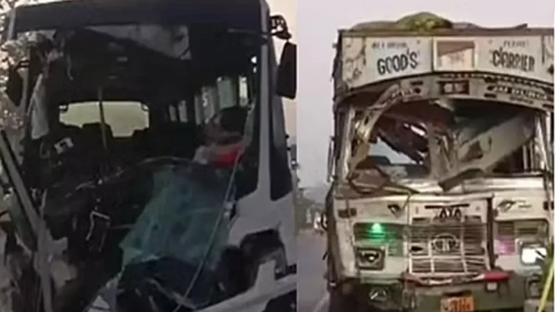 CG School Bus Accident: स्कूली बच्चों से भरी बस की ट्र्क से भीषण टक्कर, शिक्षक व चालक की मौत, 30 बच्चे घायल…