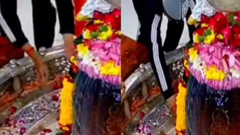 Ujjain News: महाकालेश्वर मंदिर के प्रतिबंधित गर्भगृह में घुसा युवक, 2 कर्मचारियों को नोटिस, 2 सुरक्षाकर्मी को हटाने के लिए जारी नोटिस…