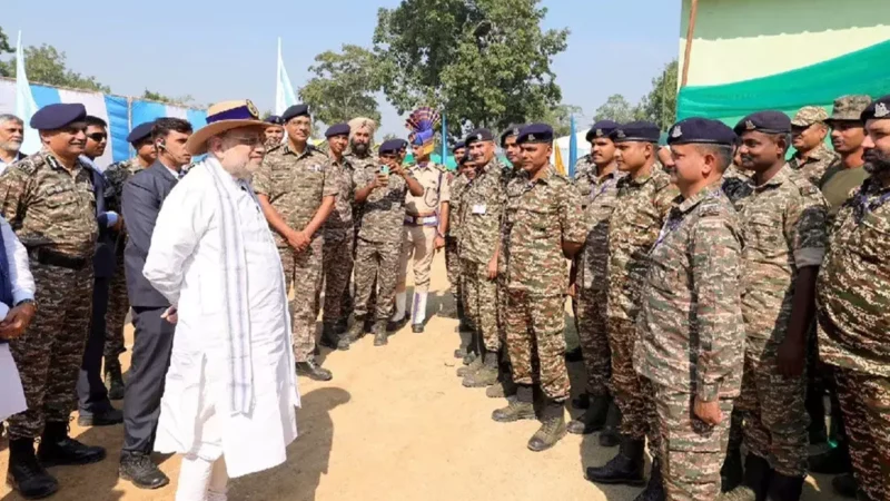 Chhattisgarh Naxal News: गृह मंत्री अमित शाह ने थपथपाई छत्तीसगढ़ के जवानों की पीठ, सीएम विष्णुदेव बोले-नक्सलवाद की जड़ें अब पूरी तरह कमजोर…