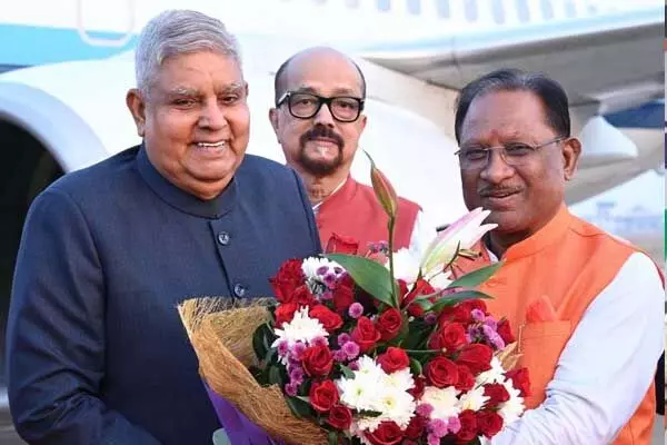 CG News: छत्तीसगढ़ पहुंचे उपराष्ट्रपति: एयरपोर्ट पर राज्यपाल और मुख्यमंत्री ने किया आत्मीय स्वागत