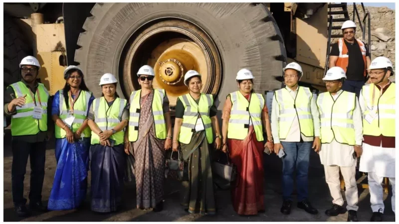 SECL News: कोयला, खान एवं इस्पात संबंधी संसदीय स्थायी समिति का अध्ययन दौरा: विश्व की दूसरी सबसे बड़ी खदान, गेवरा में पहुँचकर सदस्यगणों ने जाना खनन गतिविधियों के बारे में…