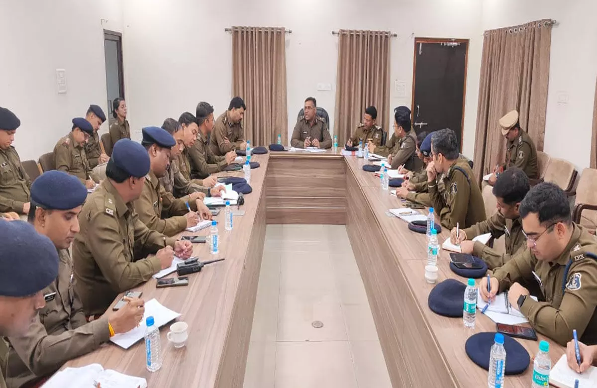 Raipur Crime: आईजी अमरेश मिश्रा ने बुलाई रेंज एसपी, एएसपी, डीएसपी की बैठक, बोले-चुनाव के दौरान शांति भंग करने वालों पर करें सख्त कार्रवाई…