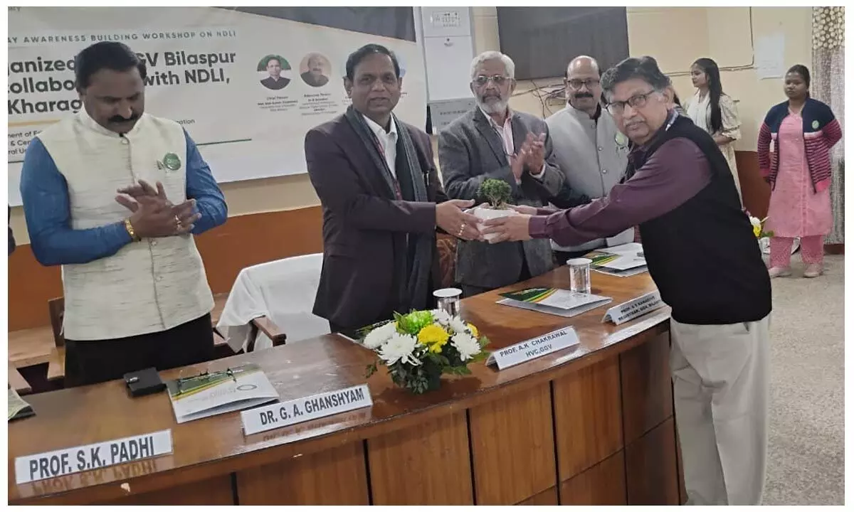 Alok Chakrawal: स्टूडेंट्स रील से ज्यादा रीडिंग पर ध्यान केंद्रित करें, कुलपति प्रो0 आलोक चक्रवाल…