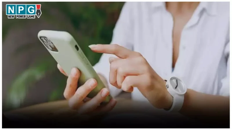 Mainpuri Hospital News: रील देखने में बिजी रहा डॉक्टर, इधर मरीज ने तोड़ दिया दम, विरोध करने पर परिजनों को जड़ा थप्पड़