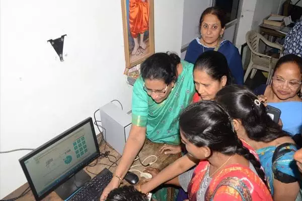 Raipu News: कलेक्टोरेट में बायोमेट्रिक अटेंडेंस सिस्टम से दर्ज हो रही उपस्थिति: अधीक्षक कार्यालय में लगी मशीन