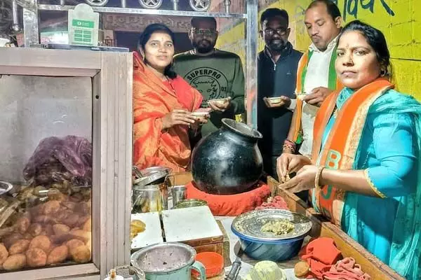 CG Election 2025: चाय वाला के बाद अब BJP ने गुपचुप वाली को दिया टिकट