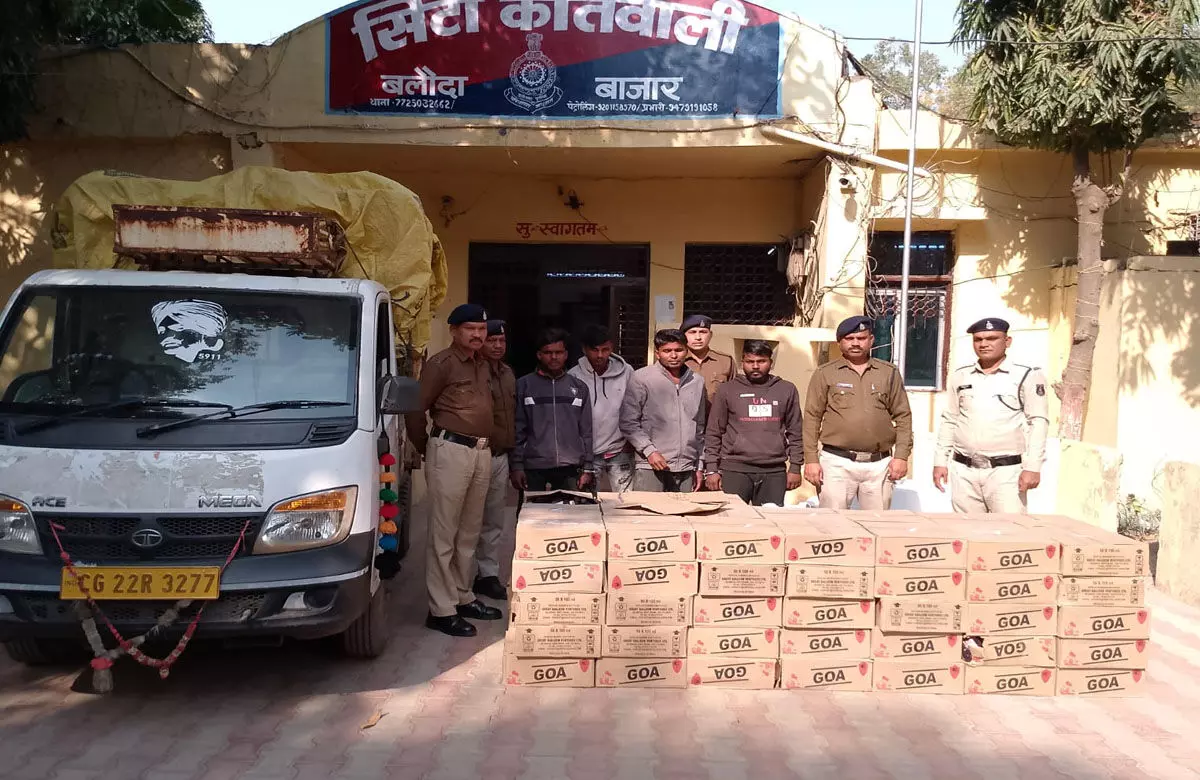 Balodabazar-Bhatapara News: तस्करों पर बड़ी कार्रवाई, 100 पेटी शराब जब्त, चार आरोपी भी पकड़ाये