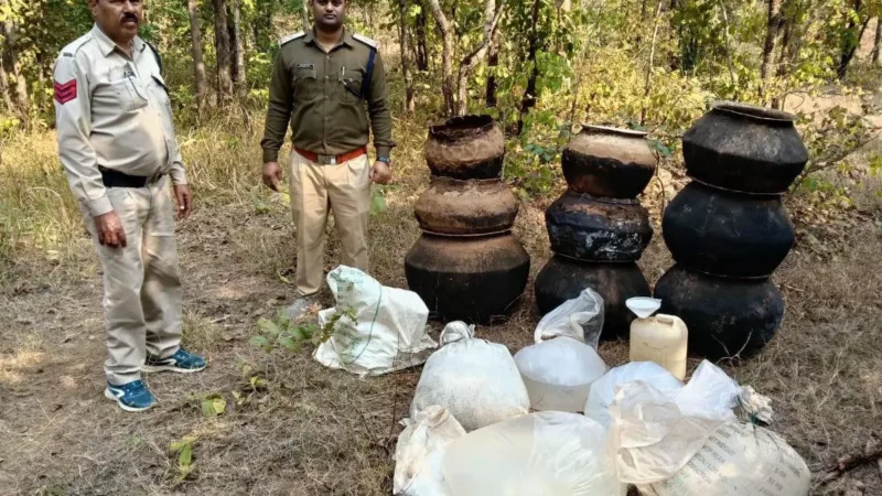 Sarangarh-Bilaigarh: अवैध  शराब पर कार्रवाई, 300 लीटर महुआ शराब व 3600 किलो लाहन जब्त…