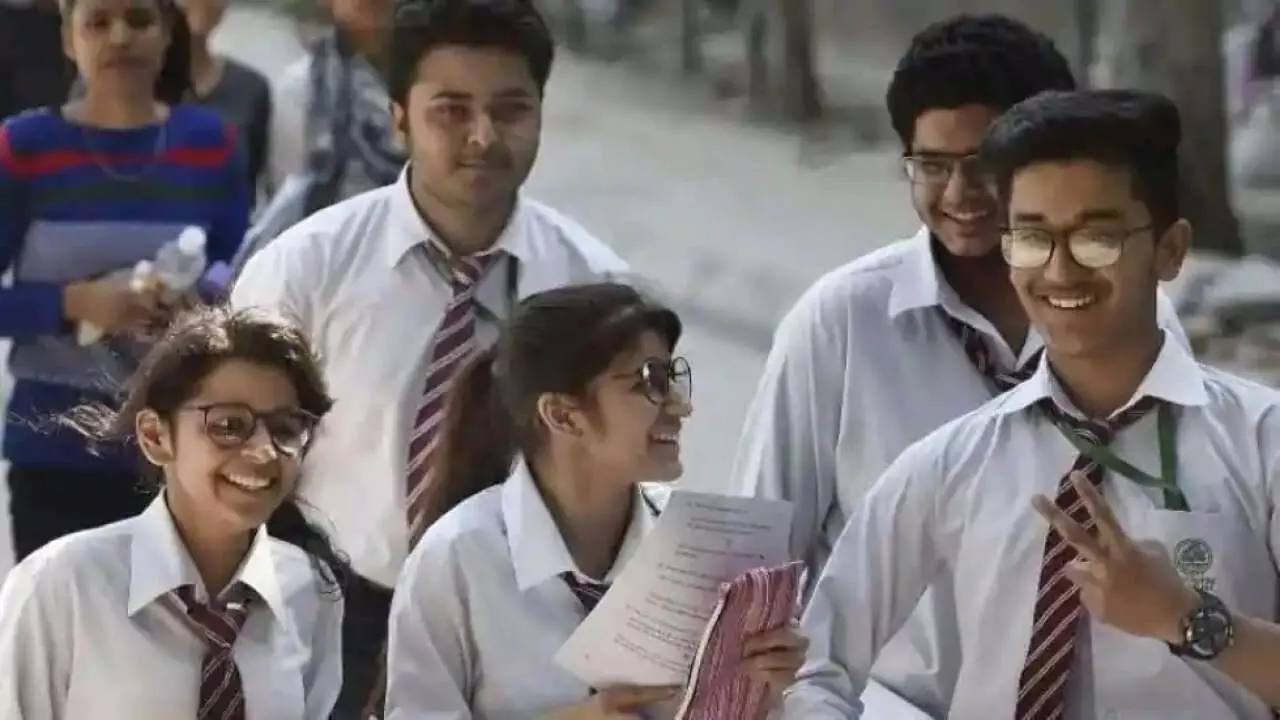 CBSE Board Exam: सीबीएसई बोर्ड ने जारी की नई गाइडलाइंस, पकड़े गए तो 2 साल तक बैन…