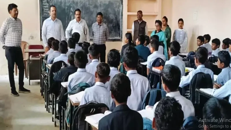 Chhattisgarh Teacher News: स्कूल शिक्षा सचिव ने किया स्कूलों का इंस्पेक्शन, गुणवत्ताहीन शिक्षा पर भड़के, दो शिक्षक निलंबित, दो को नोटिस…