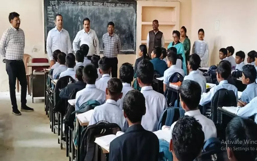 Chhattisgarh Teacher News: स्कूल शिक्षा सचिव ने किया स्कूलों का इंस्पेक्शन, गुणवत्ताहीन शिक्षा पर भड़के, दो शिक्षक निलंबित, दो को नोटिस…