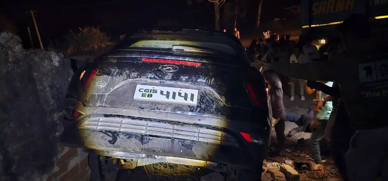 छह की मौत: छत्तीसगढ़ से कुंभ स्नान करने गए कार सवारों को ट्रेलर ने मारी टक्कर, हेड कॉन्स्टेबल समेत छह की गई जान…