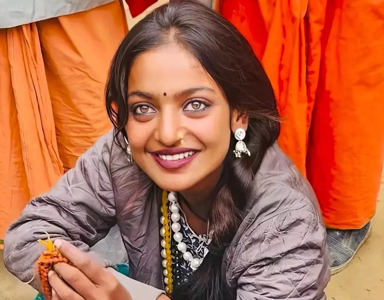 Maha Kumbh in 'Viral Girl' News: महाकुंभ की मोनालिसा के साथ बड़ा कांड, फिल्म मिलते ही "वायरल गर्ल" बताया क्या हुआ फ्रॉड…