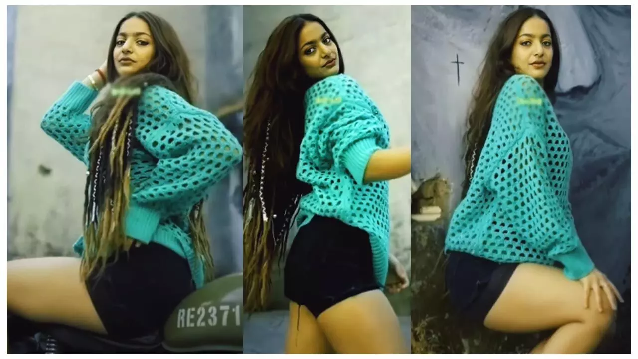 Mahakumbh Monalisa AI Video: लहंगा चोली छोड़ शॉर्ट ड्रेस में डांस करती दिखी 'Viral Girl', बदल गई मोनालिसा की पूरी किस्मत!…