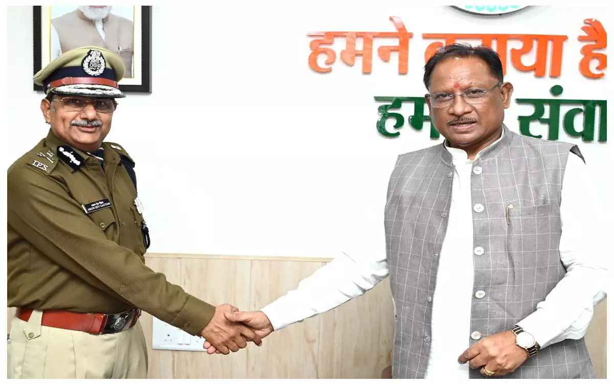 CM विष्णुदेव साय से DGP अरुण देव गौतम ने की भेंट, मुख्यमंत्री ने नई जिम्मेदारी के लिए दी शुभकामनाएं…