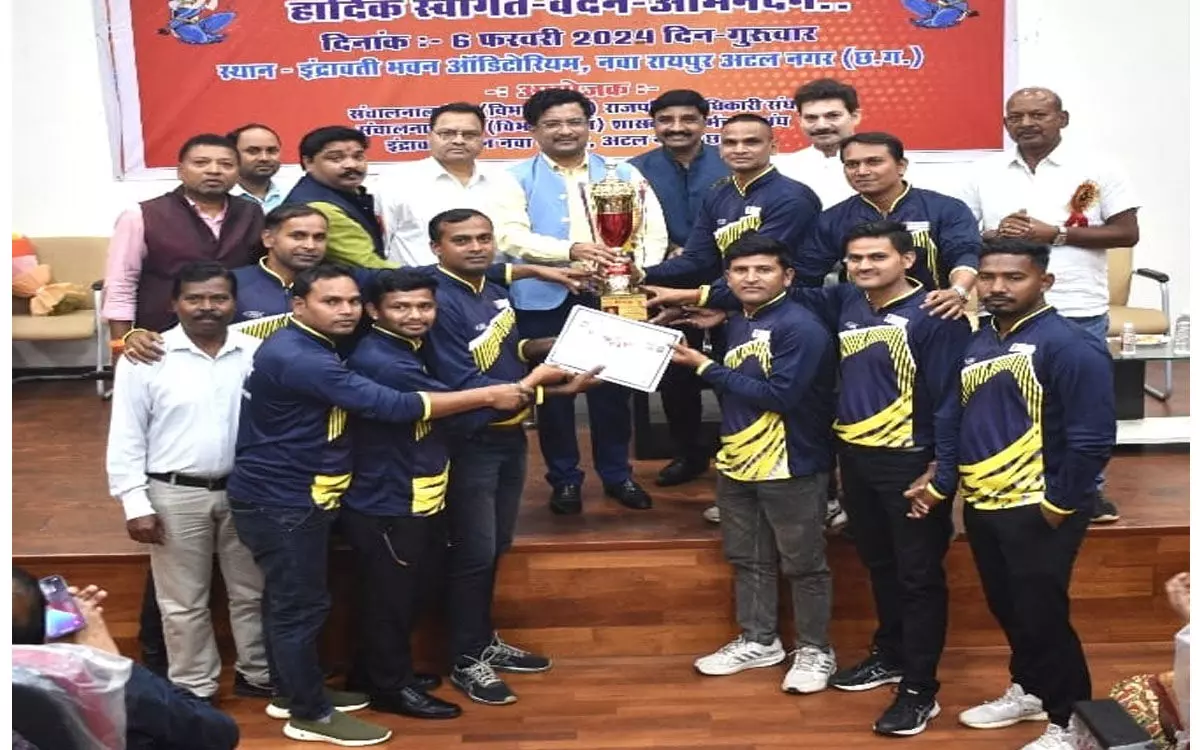 नवा रायपुर प्रीमियर लीग के विजेताओं को भव्य समारोह, IAS सोनमणि बोरा बोले-प्रदेश की तरक्की में शासकीय सेवकों का महत्वपूर्ण योगदान