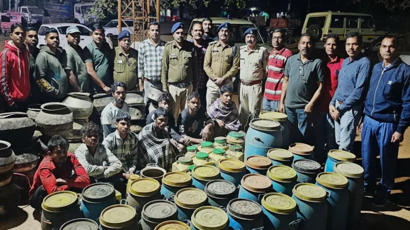 Bilaspur News: जंगल में बना रहे थे चुनावी शराब, लोफंदी जैसी ना हो घटना, इसलिए पुलिस ने मारी रेड, 4,72,500 की शराब जब्त