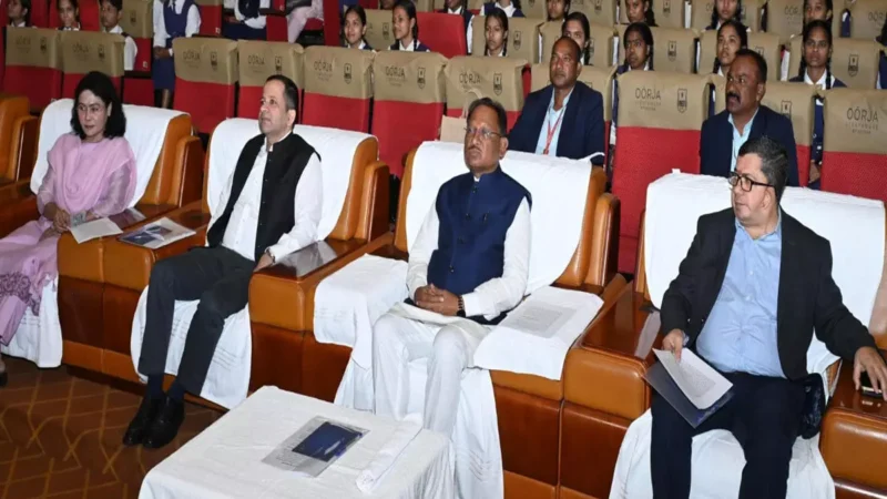 मुख्यमंत्री विष्णुदेव साय ने छात्र छात्राओं के साथ सुनी "परीक्षा पे चर्चा"…बोले-सालभर की मेहनत के बावजूद परीक्षा के समय तनाव…