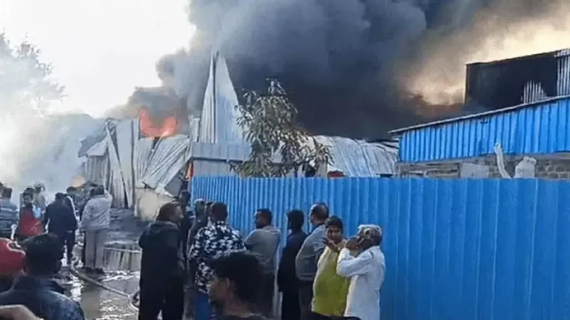 Indore factories News: इंदौर की दो फैक्ट्रियों में लगी आग, लाखों का हुआ नुकसान