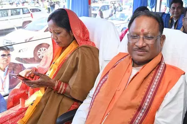 CG News: राज्‍यपाल और सीएम के साथ पूरी सरकार पहुंची प्रयागराज: देखिये.. फोटो