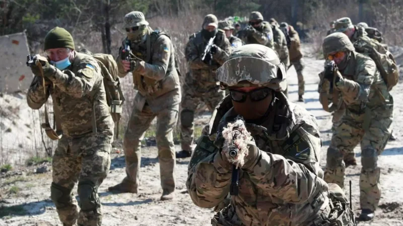 American Sena Transgender Bharti Rok: अमेरिकी सेना में बड़ा फैसला! ट्रांसजेंडर सैनिकों पर बैन, वैक्सीन मना करने वालों को मिलेगी वापसी