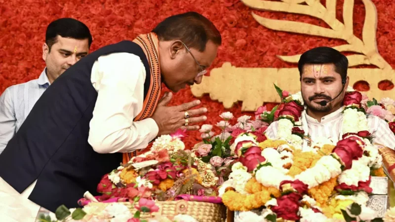 मुख्यमंत्री साय ने श्रीमद्भागवत कथा में किया श्रीकृष्ण-सुदामा प्रसंग का श्रवण, छत्तीसगढ़ की खुशहाली की कामना की