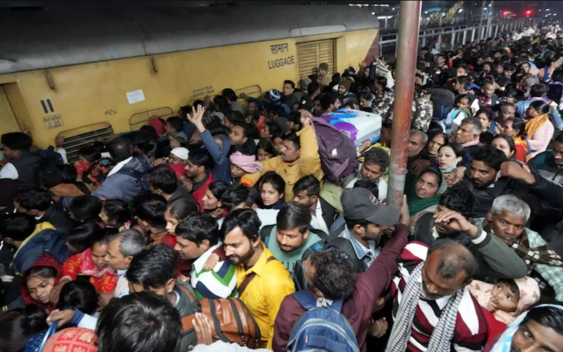 New Delhi Railway Station Stampede: नई दिल्ली रेलवे स्टेशन पर भगदड़ से हाहाकार! 18 की मौत, कई घायल – PM मोदी ने जताया दुख, जांच के आदेश