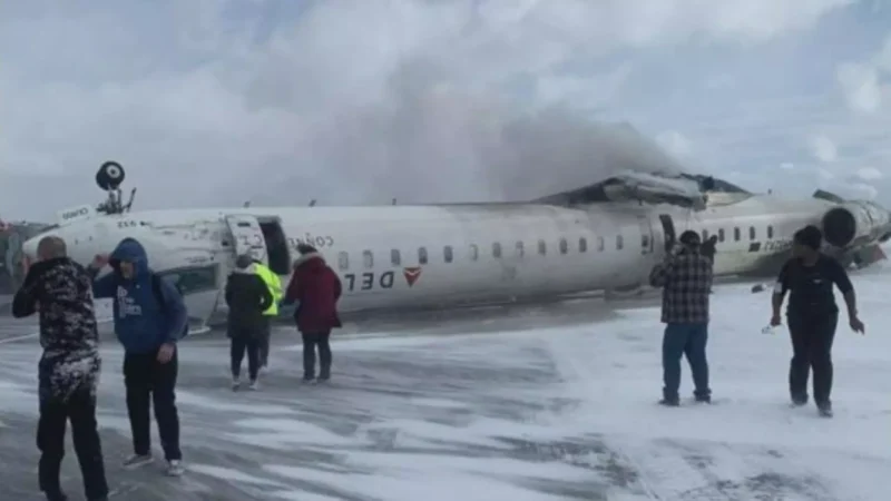 Delta Plane Crash: कनाडा के टोरंटो एयरपोर्ट पर विमान हादसा, डेल्टा एयरलाइंस का विमान पलटा, 18 लोग घायल